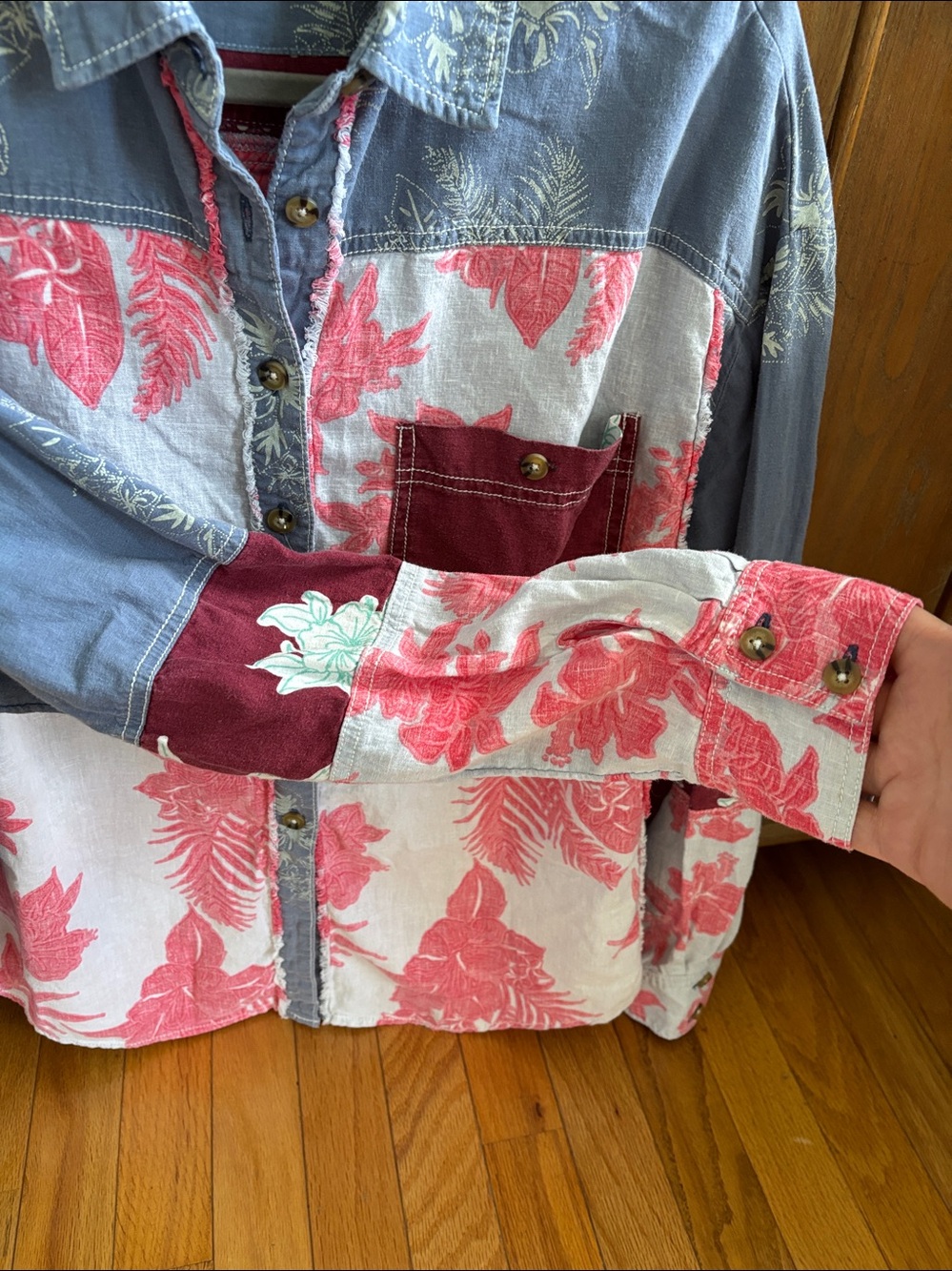 Free People We the Free Chasing Waves Button-down in Chambray, size M - Picture 7 of 9